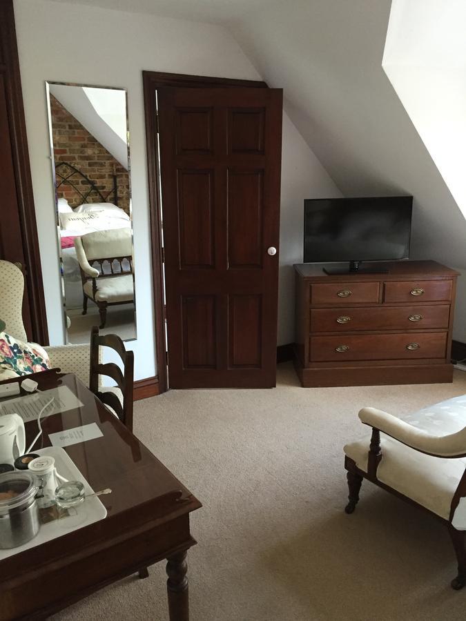 Tudor Place Bed & Breakfast Winnersh Dış mekan fotoğraf
