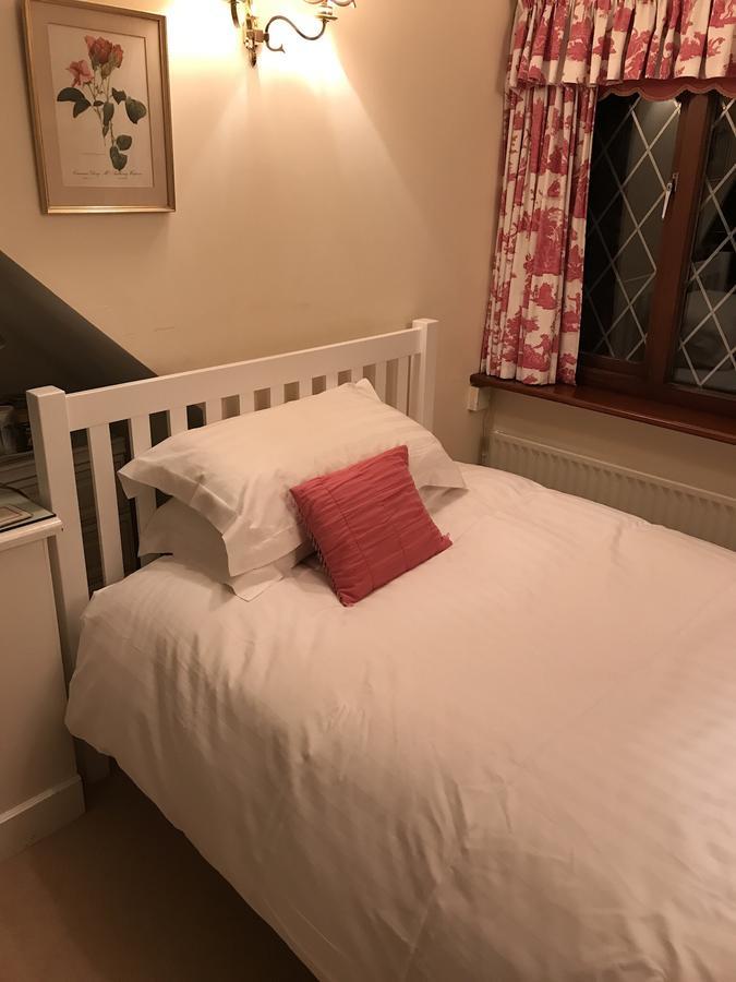 Tudor Place Bed & Breakfast Winnersh Dış mekan fotoğraf